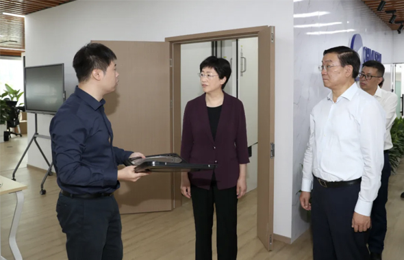 Shi Xiaolin과 Wang Fengchao는 바카라 게임 투자, 교통 투자, 추적 및 설계 컨설팅 그룹을 조사하여 바카라 게임 건설 및 거버넌스의 중요한 역할에 더 나은 놀이를 요구하고 현대 바카라 게임 건설을 촉진하는 데 책임을지고 행동해야합니다